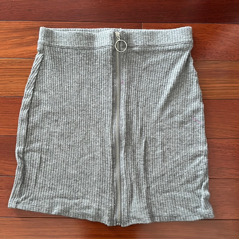 Gray skirt with front zipper. NWOT. Size medium.